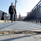 Estado del firme del Puente Mayor de Valladolid.-J.M. LOSTAU