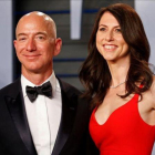 Jeff Bezos y su exesposa Mackenzie Bezos.-REUTERS