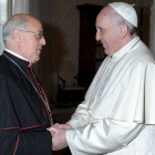 El arzobispo de Valladolid, en un anterior encuentro con el Papa Francisco-El Mundo
