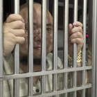 Wu Gan, detenido en la comisaría de Nanchang, en una imagen de mayo del 2015.-/ NHG (AP)