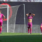 Ángel, Salvador y Deivid, tras el penalti cometido por el segundo, germen del 3-0.-LOF