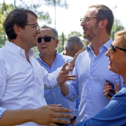 Fernández Mañueco y Casado conversan antes de la tradicional comida de los ‘populares’ segovianos en Cantalejo.-ICAL