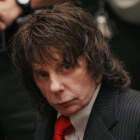 Phil Spector, en el 2009, durante el juicio por el asesinato de la joven Lana Clarkson, por el que fue condenado a 19 años de prisión.-AP / AL SEIB