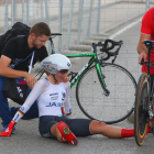 La alemana Lisa Brennauer exhausta por el esfuerzo al llegar a meta y proclamarse campeona del Mundo de contrarreloj en Ponferrada-Ical