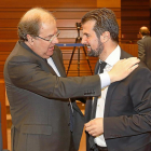 Juan Vicente Herrera y Luis Tudanca dialogan instantes antes de iniciarse el acto de conmemoración del 35 aniversario del Estatuto de Autonomía.-J.M. LOSTAU