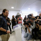 El líder de Podemos, Pablo Iglesias, durante la rueda de prensa que ha ofrecido este jueves para analizar el resultado del 24-M.-Foto: DAVID CASTRO