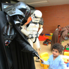 Visita de la Spanish Garrison de la Legión 501 de Star Wars a los niños del hospital El Bierzo de Ponferrada.-ICAL