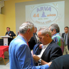 Miembros de la Asociación de Alcohólicos Rehabilitados momentos antes de comenzar el acto de aniversario-A.F.L.