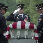 Entierro del cabo Richard L. Wing del ejército de EEUU en Arlington, Virginia.-Foto: EFE / MICHAEL REYNOLDS