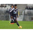 Samuel Kalu controla el balón.-TWITTER / GIRONDINS BURDEOS