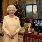 Deberá ocuparse de mil habitaciones y cobrará unos 23.000 euros anuales-Isabel II, en el palacio de Buckingham.