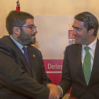 Jesús Manuel Sánchez Cabrera y Juan Carlos Suárez Quiñones, tras la firma del convenio.-ICAL