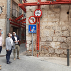 El delegado territorial de la Junta, Augusto Cobos, realiza una visita institucional a Tordesillas, junto a su alcalde, Miguel Ángel Oliveira. - ICAL