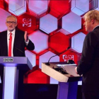 Corbyn (izquierda) y Johnson, durante el debate televisado por la BBC.-EFE