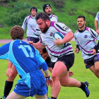 José Manuel Coronado avanza con el oval.-RUGBY UNIVERSIDAD DE LA LAGUNA