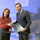 Silvia Clemente y Óscar Puente tras la firma del convenio entre el Ayuntamiento de Valladolid y las Cortes.-ICAL