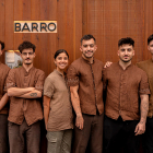 El equipo de Barro lo forman 6 jóvenes que no superan los 25 años formados en su mayoría en el Basque Culinary Center de San Sebastián, donde coincidieron como compañeros.  / l.P