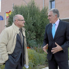 El subdelegado del Gobierno, Luis Antonio Gómez, junto al director del Centro Penitenciario, Carlos Blancoox.-ICAL