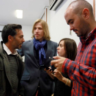 El candidato de Podemos a la Junta, Pablo Fernández, durante el escrutinio de los votos, en la sede del partido en Valladolid-Ical