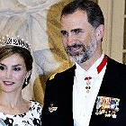 Los Reyes, de gala, en el cumpleaños de la reina Margarita de Dinamarca.-Foto: AP