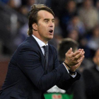 Lopetegui intenta animar a sus jugadores en Mendizorroza durante el Alavés-Madrid.-REUTERS / VINCENT WEST