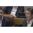 El exalcalde de Castelldefels Manuel Reyes (izquierda) y el portavoz del PP en la Diputación de Barcelona, Ramón Riera.-