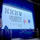 Momento del anuncio de Medina del Campo como sede del 35 Encuentro Nacional de Cofradías en el Palacio de Exposiciones y Congresos de Granada. E. M.