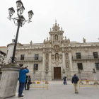 Retirada de los andamios en la fachada de la Universidad-Miguel Ángel Santos