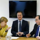 Angela Merkel con David cameron y François Hollande durante la cumbre.-AFP / FRANCOIS LENOIR