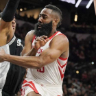 James Harden ya es un rey en la NBA.-AP / DARREN ABATE