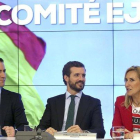 Pablo Casado, presidente del PP, en el centro, entre Ana Beltrán, vicesecretaria de Organización, y Teodoro García Egea, secretario general.-DAVID CASTRO