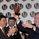 Acto de nombramiento de León como Capital Española de la Gastronomía. En la imagen el alcalde de León Antonio Silván, con el distintivo como Capital Española de la Gastronomía.-JUAN LÁZARO / ICAL