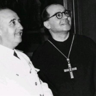 El general Francisco Franco y Aureli Maria Escarré, abad de Montserrat, en una imagen de archivo.-EL PERIÓDICO