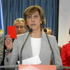 La fiscal jefe de Valladolid, Esther Pérez, en una imagen de archivo saca tarjeta roja contra el maltratador.-E. M.
