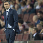 Valverde, en el Camp Nou durante el partido con el Málaga.-JORDI COTRINA