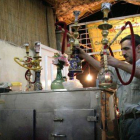 'Shishas' en un restaurante de Teherán.-Foto: REUTERS / MORTEZA NIKOUBAZI