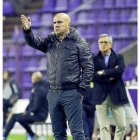 Luis César, junto al banquillo en el partido frente al Oviedo.-J. M. LOSTAU