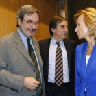 El expresidente de Caixa Catalunya, Narcís Serra, y la exministra de Economía, Elena Salgado, en la Comisión de Economía del Congreso en julio del 2012.-JUAN MANUEL PRATS