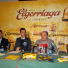Luis Presa, a la izquierda, con Luis García, José Antonio García y Mercedes Morán, el miércoles en Ávila.-A. García