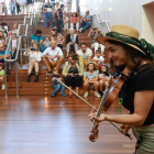 Uno de los microconciertos que ayer se celebraron en el Centro Cultural Miguel Delibes durante la jornada de puertas abiertas.-REPORTAJE GRÁFICO: J. M. LOSTAU