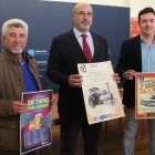 El diputado delegado de Vías y Obras, José Antonio Arija; el alcalde de Carrión de los Condes, José Manuel Otero; y el teniente de alcalde, Ricardo de Felipe, en la presentación de la XXVII edición de la Feria de Maquinaria Agrícola y Automoción.-ICAL