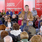 Pedro Sánchez en la asamblea celebrada ayer en el Lava, con Tudanca, López y Puente en primera fila.-J.M. LOSTAU