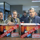 Policarpo Sánchez y Hermann Tertsch presentan firmas en contra del traslado de documentos a la Generalitat.-ICAL