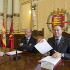 El alcalde, Javier León de la Riva, y el concejal de Hacienda, Alfredo Blanco, dan a conocer el resultado de la liquidación del presupuesto-M. Á. SANTOS