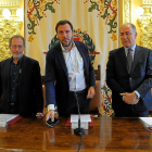 Saravia, Puente y Gato durante la presentación del presupuesto.-E. M.