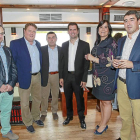 Julio Fernández (alcalde Pajares de los Oteros –León–), Óscar Álvarez (PSOE), Enrique Busto (alcalde Hospital de Órbigo –León–), Luis Tudanca (secretario general del PSCyL), Ana Sánchez (PSOE) y Pablo R. Lago (director de El Mundo Castilla y León).-J. M. Lostau