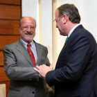 El consejero de Fomento, Antonio Silván, mantiene una reunión con el alcalde de Valladolid, Francisco Javier León de la Riva-Ical