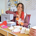 Jimena Acosta, en su taller de Sobradillo, un pequeño pueblo de los Arribes del Duero salmantinos.-ARGICOMUNICACIÓN