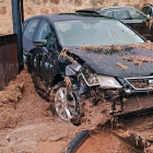 Uno de los vehículos arrastrados por la riada en la tarde de ayer en Santa María de Huerta.-DIEGO MARTÍNEZ LARENA