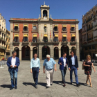 El alcalde de Valladolid, Óscar Puente, acompañado por el primer teniente de alcalde, el socialista Antidio Fagúndez, frente al Ayuntamiento de Zamora-ICAL